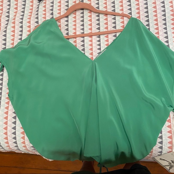 Silk cold shoulder blouse green NWT - Picture 3 of 5